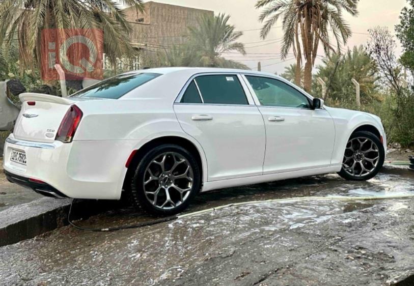 کرایسلەر 300